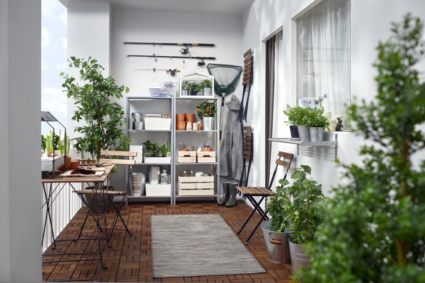 Dauguma jaunesnių žmonių įvairius augalus ar net prieskonines žoleles augina savo balkonuose ir terasose.<br>„Ikea“ nuotr.