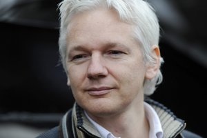 J. Assange'ą išžaginimu kaltinusi švedė ragina atnaujinti bylą