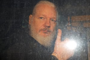 Suimtas vienas iš „Wikileaks“ įkūrėjų Julianas Assange'as