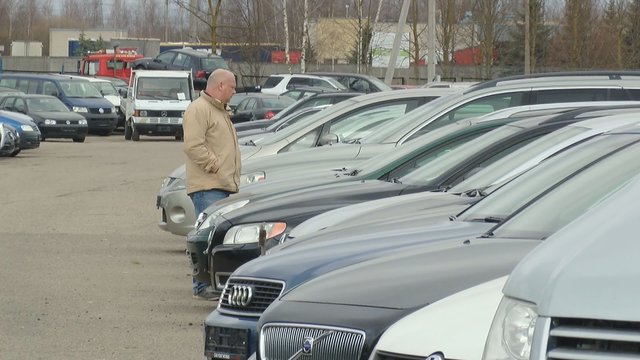 Vairuotojai į siūlomą paskatą dėl naujų automobilių žiūri skeptiškai