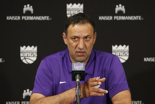 „Sacramento Kings“ pasitiki legendiniu serbu V. Divacu ir pasiūlė naują kontraktą