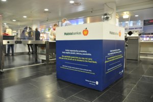Vilniaus oro uosto keleivių paliktos gėrybės atitenka „Maisto bankui“