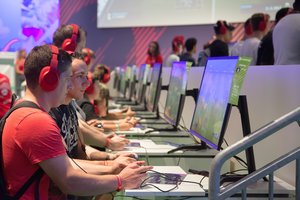 Technologijų „už“ ir „prieš“: lengvina kasdienybę, bet kelia grėsmę sveikatai