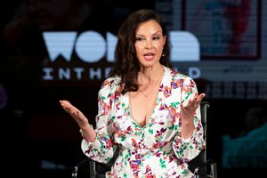 Aktorė Ashley Judd pratrūko: atsivėrė apie tris išprievartavimus ir nėštumo nutraukimą