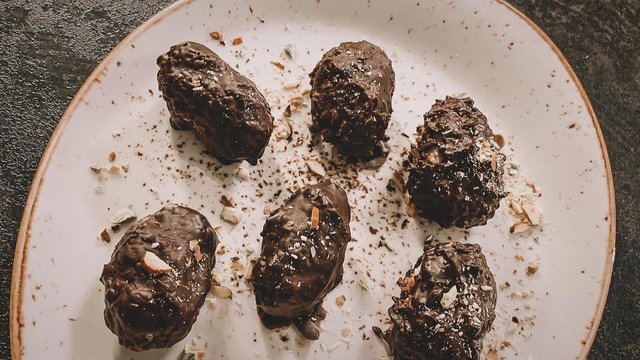Sveiki šokoladukai su kokosu, kuriuos lengvai pasigaminsite namuose