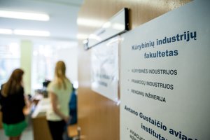 Švietimo ministras pristatė naują planą – daugiau nemokamų vietų „tiksliukams“