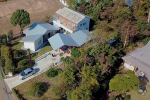 Architektus pasamdė suprojektuoti namą, kad galėtų susikviesti artimuosius