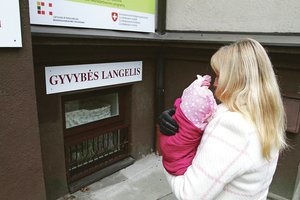 Gyvybės langeliuose – ne tik kūdikiai: vyresnis nei metų berniukas suspaudė širdį net darbuotojams