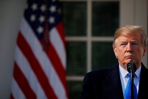 D. Trumpas sako galintis siųsti imigrantus į „miestus draustinius“