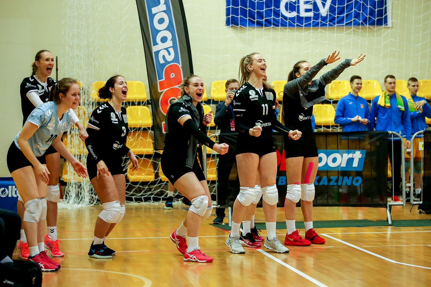 Lietuvos moterų tinkinio finalo pirmosiose rungtynėse pergalę šventė kaunietės.<br> M.Baranausko nuotr.