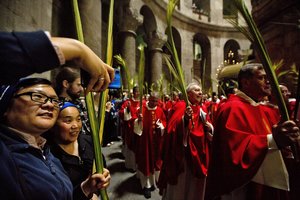 Į Verbų sekmadienio mišias šv. Petro aikštėje susirinko dešimtys tūkstančių tikinčiųjų