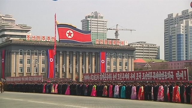 Šiaurės Korėjoje – iškilmingas Kim Jong-uno pagerbimas