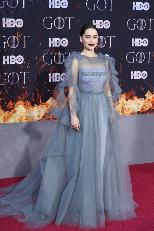 Prieš pat pasirodant aštuntajam serialo „Sostų karai“ („Game of Thrones“) sezonui savo istorija nusprendė pasidalyti ir visiems puikiai pažįstama serialo aktorė Emilia Clarke (32 m.).<br>Scanpix nuotr.