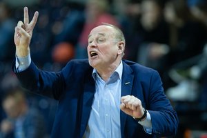 Klausimai garsiam treneriui A. Paulauskui: moterų krepšinis Lietuvoje – laidoti ar reanimuoti?
