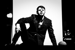 Rolandas Kazlas Vilniuje pristatė naują albumą: „Poetas – gyvas, kai jo eilės vėl skamba“