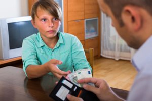 Vaiko skolos prismaugė tėvus: apie sūnaus bėdą sužinojo per vėlai