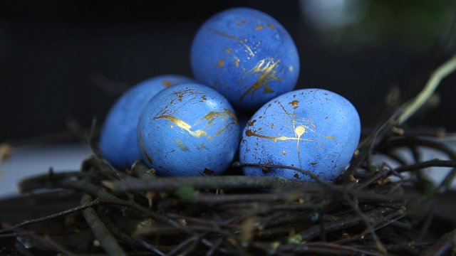 Lengvas ir natūralus kiaušinių marginimo būdas – rezultatas nepakartojamas