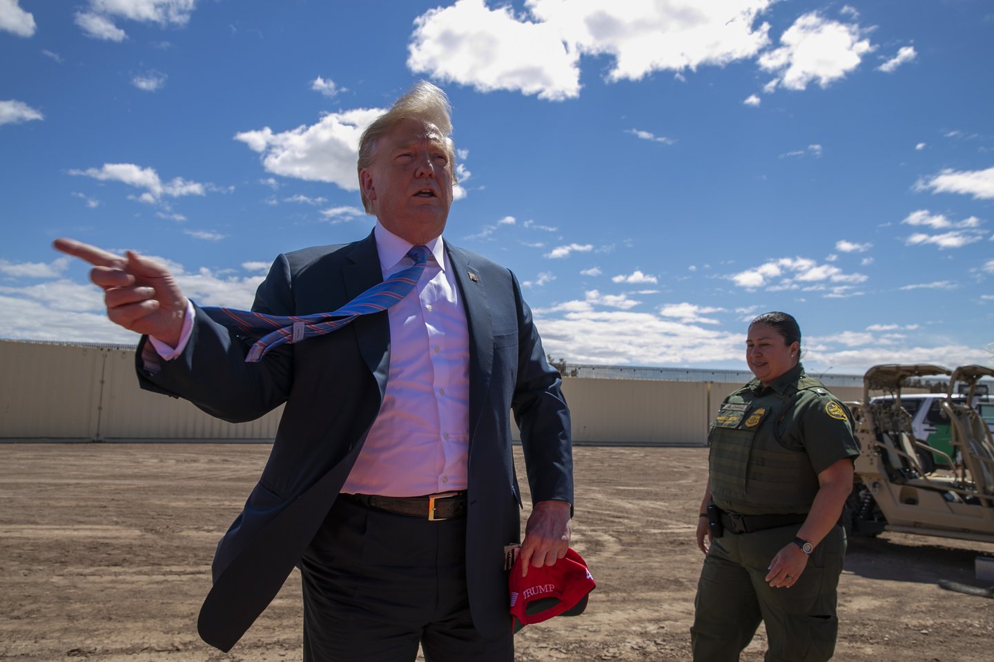 JAV prezidentas Donaldas Trumpas vetavo kongreso rezoliuciją.