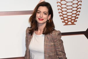 Anne Hathaway 18 metų nevartos svaigalų: „Kentėjau ne nuo alkoholio, o nuo pagirių“