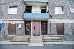 Butą išnuomojusi moteris nustėro – nuomininkai sugebėjo išgriauti sieną 