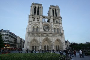 Po gaisro Paryžiaus katedroje bus telkiamos tarptautinės architektų pajėgos