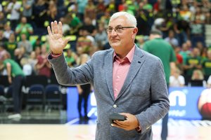 „Žalgiris“ nusilenks Jonui Kazlauskui – Kauno arenos palubėse atsiras trenerio marškinėliai