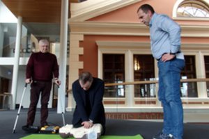 Klaipėdos dramos teatre infarkto ištiktiems žmonės pagalbos ranką galės ištiesti ir aktoriai