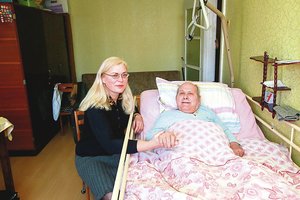 Atsiimti pensijos vyras į banką važiavo pririštas