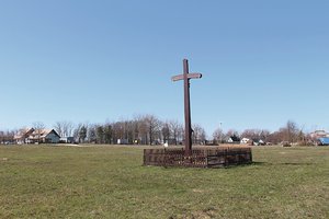 Idėjos pastatyti bažnyčią neišsižada – uždarbiauja dainuodami