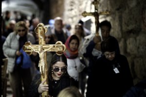 Jeruzalėje Didįjį penktadienį maldininkai tradiciškai ėjo Kristaus kančios keliu