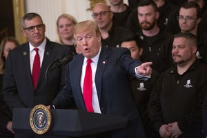 D. Trumpas pasmerkė „sufabrikuotus“ parodymus Muellerio ataskaitoje