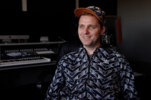 Dainininkas Edgaras Lubys vartojimą mažina pirkdamas… mažiau sceninių drabužių