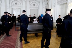 Atstatyti gyventojų pasitikėjimą teismais bus sudėtinga