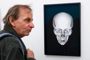 Prieštaringai vertinamas prancūzų rašytojas Michelis Houellebecqas pelnė prestižinį apdovanojimą