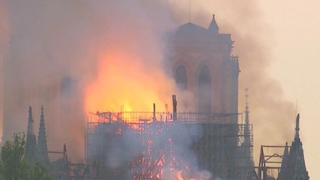 Tyrėjai nustatė, kur prasidėjo Paryžiaus katedrą suniokojęs gaisras