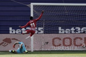 Madrido „Atletico“ be puolėjų kankinosi, bet nepadovanojo vilties „Real“ ekipai