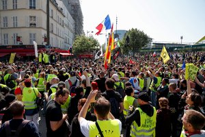  „Geltonųjų liemenių“ protesto akcijoje Prancūzijoje dalyvavo apie 28 tūkst. žmonių
