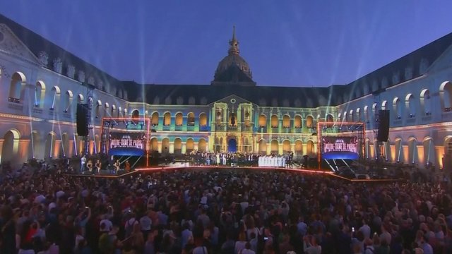 Paryžiuje surengtas koncertas sudegusios Dievo Motinos katedros atstatymui paremti