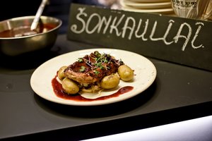 Šefas Nerijus Kunkulis pasidalijo savo grilio perliukų receptais