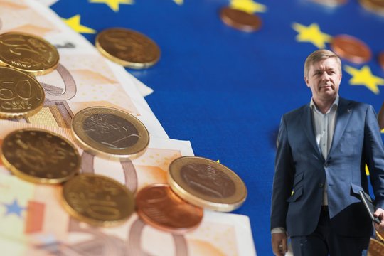 Į EP ruošiasi nevienodai: peržiūrėjo sąskaitas – saviems dosniausi valstiečiai