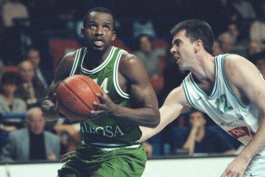 Triumfo žygis (6): Marijonas Mikutavičius apie „Žalgirį“ – sprandas giljotinai per kietas