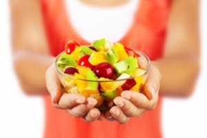 Dietologė įvardijo klaidą, kurios nereikėtų daryti vartojant vaisius