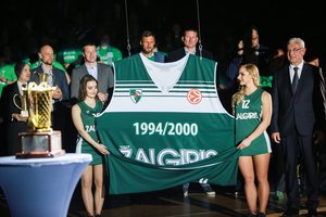 „Žalgirio“ arenos palubėse iškilmingai pakilo Jono Kazlausko marškinėliai