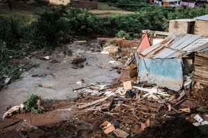  PAR per potvynius ir žemės nuošliaužas žuvo 33 žmonės, dingo 10 vaikų