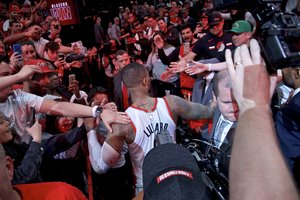 Įspūdingas D. Lillardo šūvis atvėrė „Blazers“ duris į kitą etapą