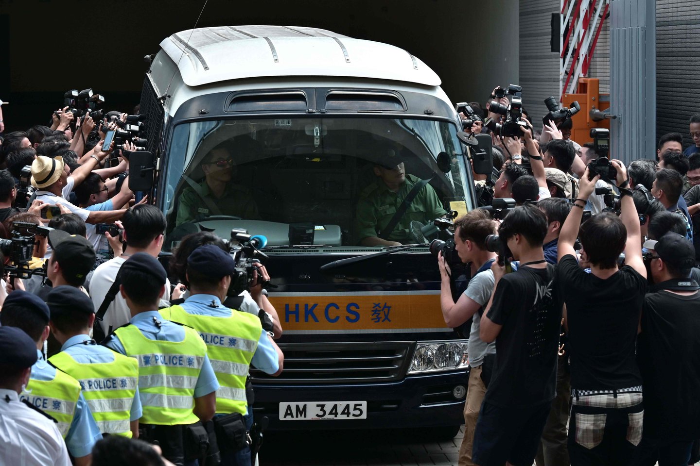  Keturi garsūs Honkongo judėjimo už demokratiją lyderiai trečiadienį buvo įkalinti už savo vaidmenį organizuojant masinius protestus, 2014-aisiais kelis mėnesius paralyžiavusius miestą ir papiktinusius Pekiną.<br> AFP/Scanpix nuotr.