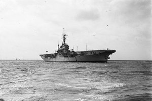 Įspūdinga lėktuvnešio istorija: vieną kartą jis ėmė veikti „atvirkščiai“