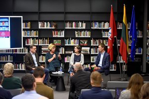 Ministrai žada ieškoti būdų suvienodinti algas skirtingų įstaigų kultūros darbuotojams