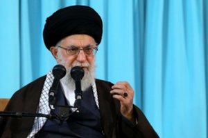 Iranas toliau eksportuos naftą, nepaisydamas JAV veiksmų, sako aukščiausiasis lyderis