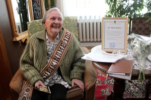 Dainas traukianti šimtametė šiaulietė paneigė gydytojų prognozes